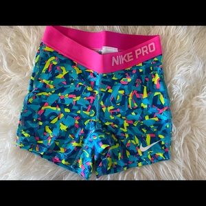 Girls Nike Pro Multicolored Shorts M